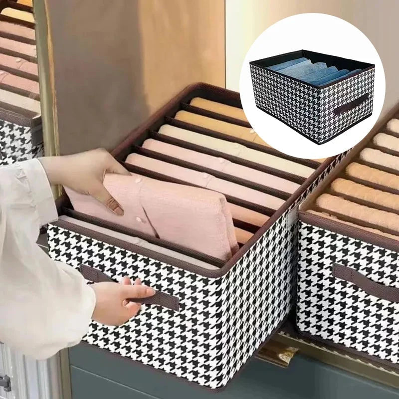 Zložljiv organizator za kavbojke za omaro