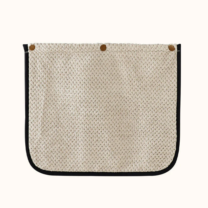 Vodoodporen predpasnik s križnimi trakovi na hrbtu in odstranljivo brisačo za roke