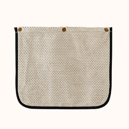 Vodoodporen predpasnik s križnimi trakovi na hrbtu in odstranljivo brisačo za roke