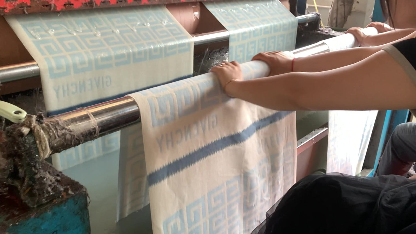 Ženski topel volneni šal enobarvne barve