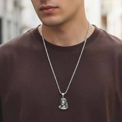 Ogrlica z obeskom, ki prikazuje podobo Jezusa