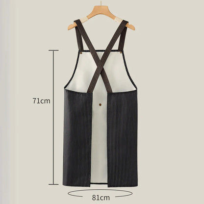 Vodoodporen predpasnik s križnimi trakovi na hrbtu in odstranljivo brisačo za roke