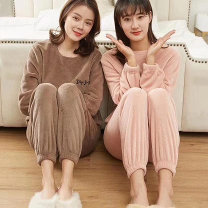 Ohlapen, topel, plišast komplet pižame za ženske, koralne barve