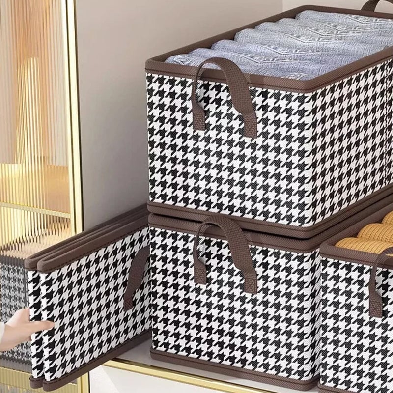 Zložljiv organizator za kavbojke za omaro